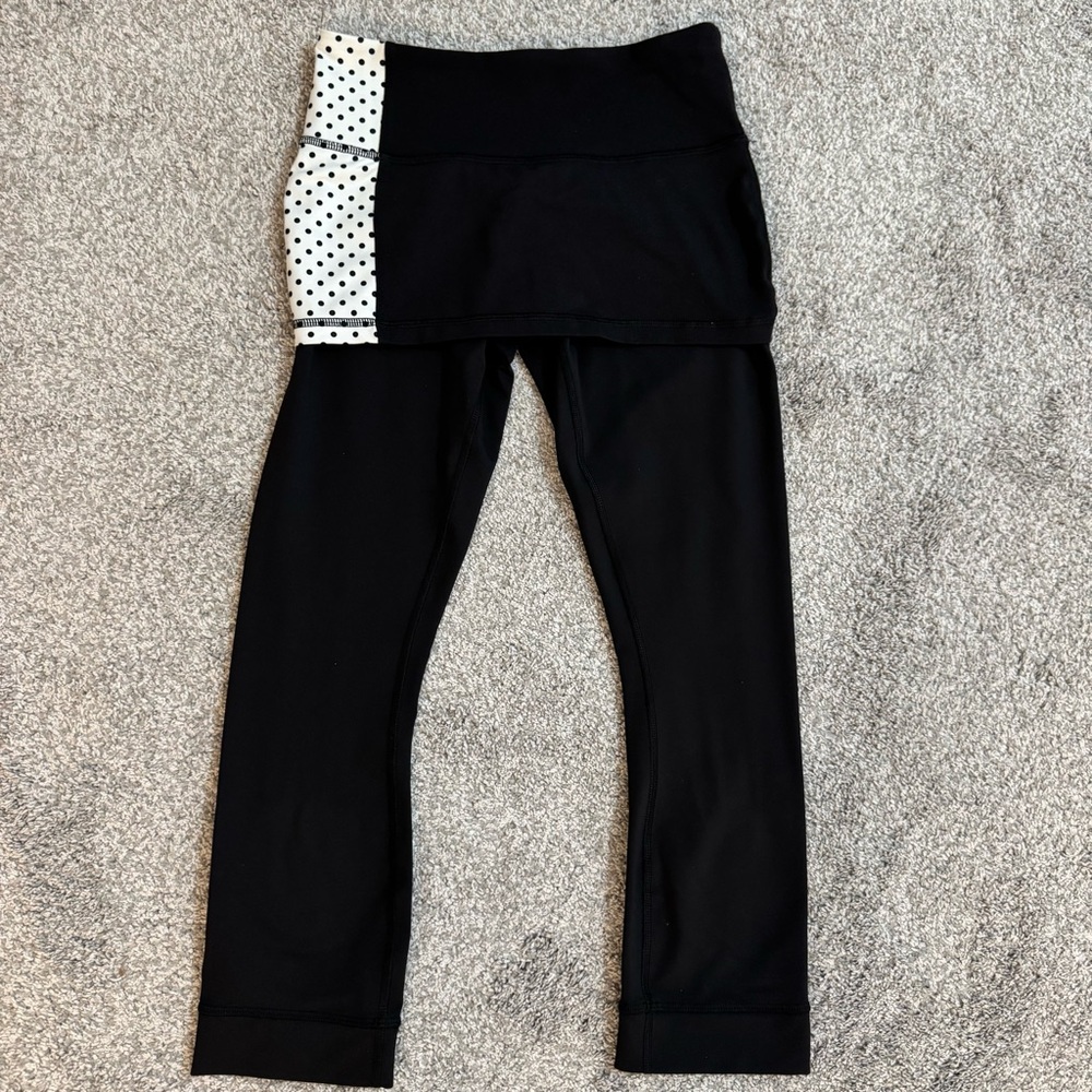 Lululemon A Go Go Crop Size 4 Black & White Mod Dot Printed Skirt/Leggings